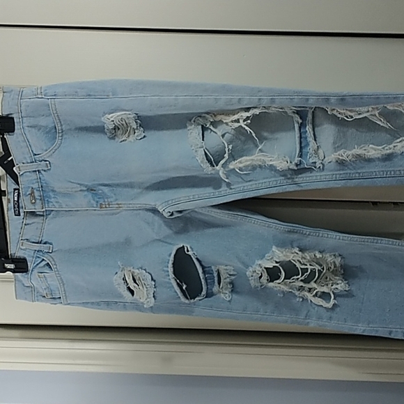 Fashion Nova "Leave You In The Dust Boyfriend Jeans" Light BlueWash Distressed 9 - Picture 4 of 8